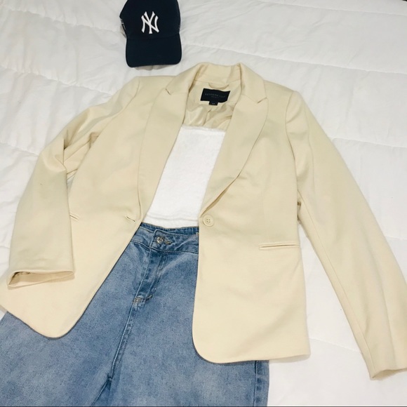 Kenneth Cole Jackets & Blazers - Kenneth Cole Select Classic Beige Blazer